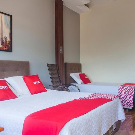 Oyo M&J Hotel Santo Antônio do Descoberto Esterno foto