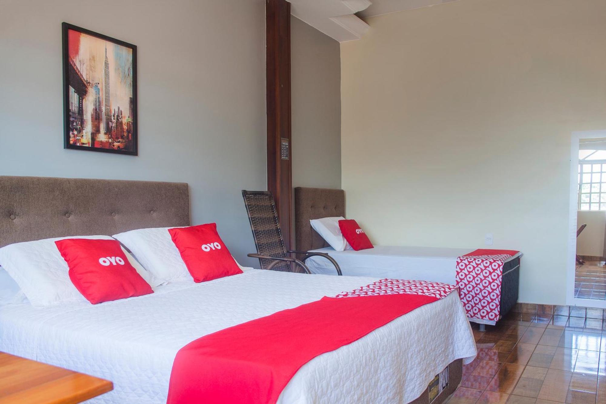 Oyo M&J Hotel Santo Antônio do Descoberto Esterno foto